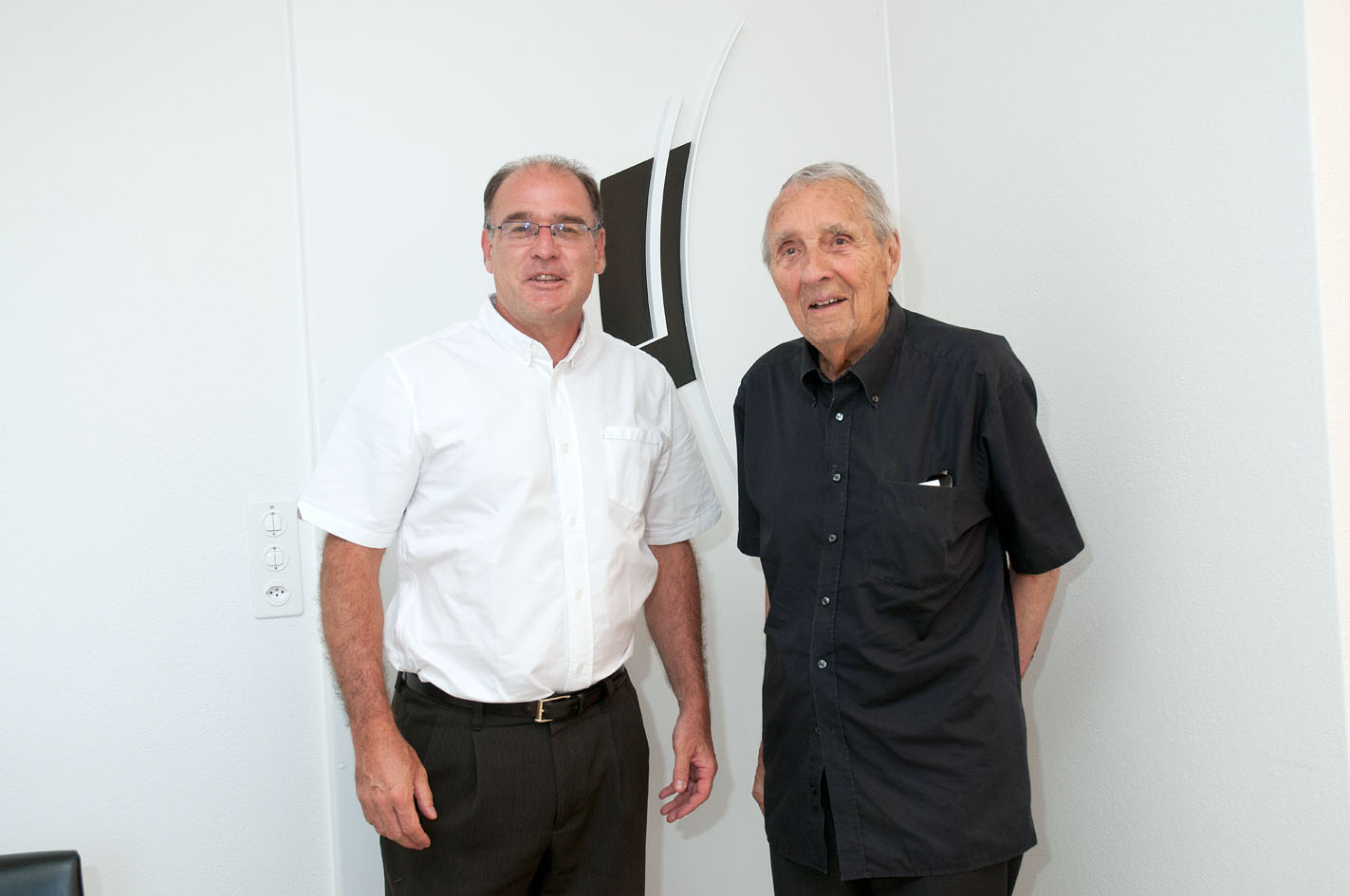 Prof. P.A. Clavien mit Künstler G. Honegger